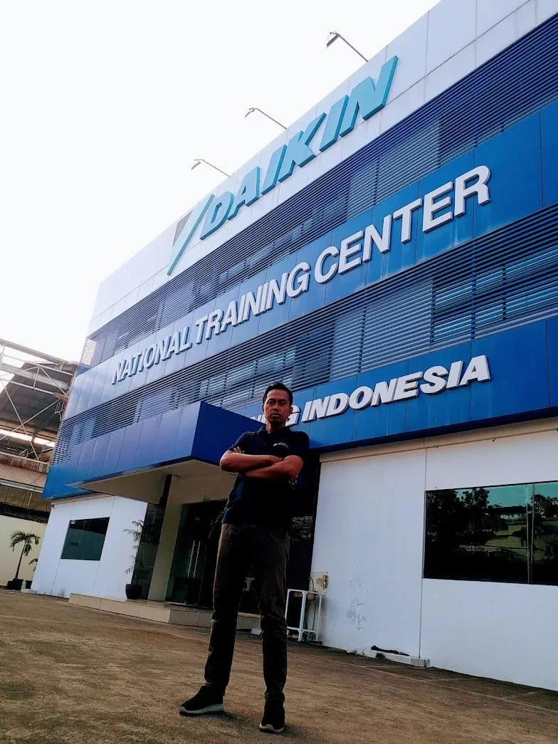 ABSICOOL melayani Jasa Service AC Cirebon, Cuci AC, Bongkar Pasang AC, perawatan AC rumah maupun usaha, juga Kulkas dan Mesin cuci. - gambar 3