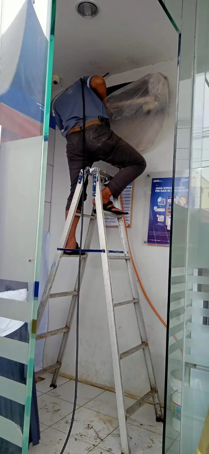 ABSICOOL melayani Jasa Service AC Cirebon, Cuci AC, Bongkar Pasang AC, perawatan AC rumah maupun usaha, juga Kulkas dan Mesin cuci. - gambar 9