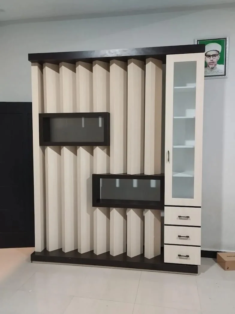 Baliem Design Interior melayani jasa design interior Palu untuk rumah, kitchen set, lemari custom, ruang tamu, kamar tidur, kantor, dan furnitur custom di Birobuli Selatan, Palu. - gambar 7