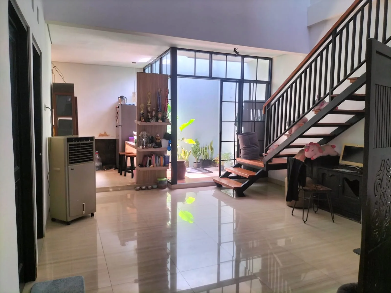 Rumah minimalis modern Vila Dago Pamulang siap huni