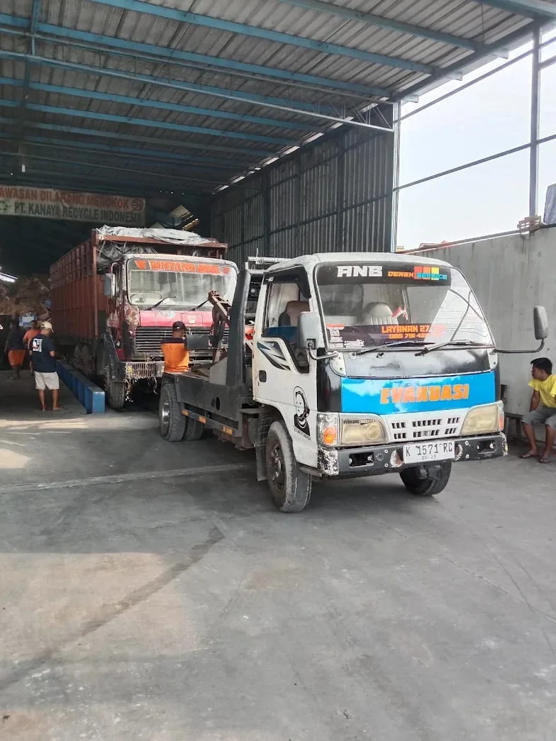 Jasa Derek Mobil dan Towing 24 Jam Solo Jawa Tengah untuk mobil mogok, kecelakaan, dan kebutuhan evakuasi kendaraan - gambar 6
