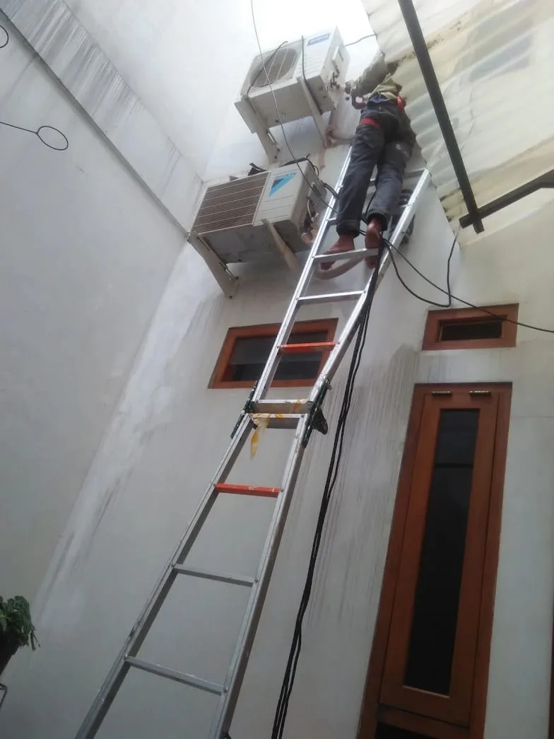 Jasa Service AC Serang Profesional CV. FLARINDO AIRCOND SARANA TEKNIK - melayani Jasa Service AC Serang, cuci AC, bongkar pasang AC, isi freon, instalasi, dan perbaikan AC rumah maupun kantor - gambar 10