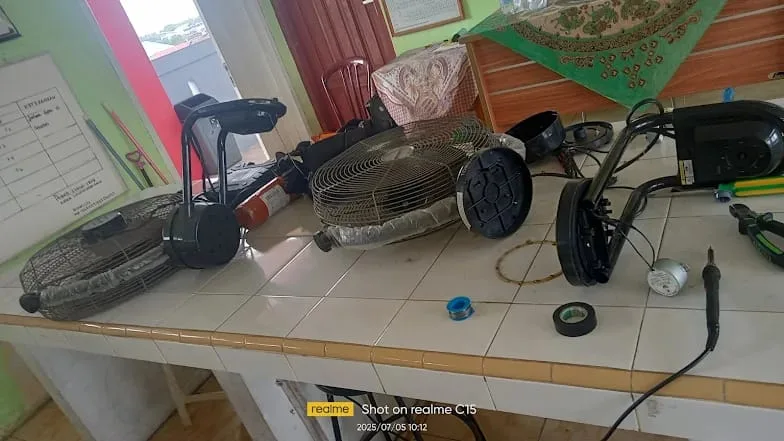 Service Centre Elektronik Arham melayani jasa service elektronik seperti TV, komputer, laptop, mesin cuci, kulkas, speaker, kipas, dispenser, pompa air, handphone, dan perangkat lainnya di Padang - gambar 6