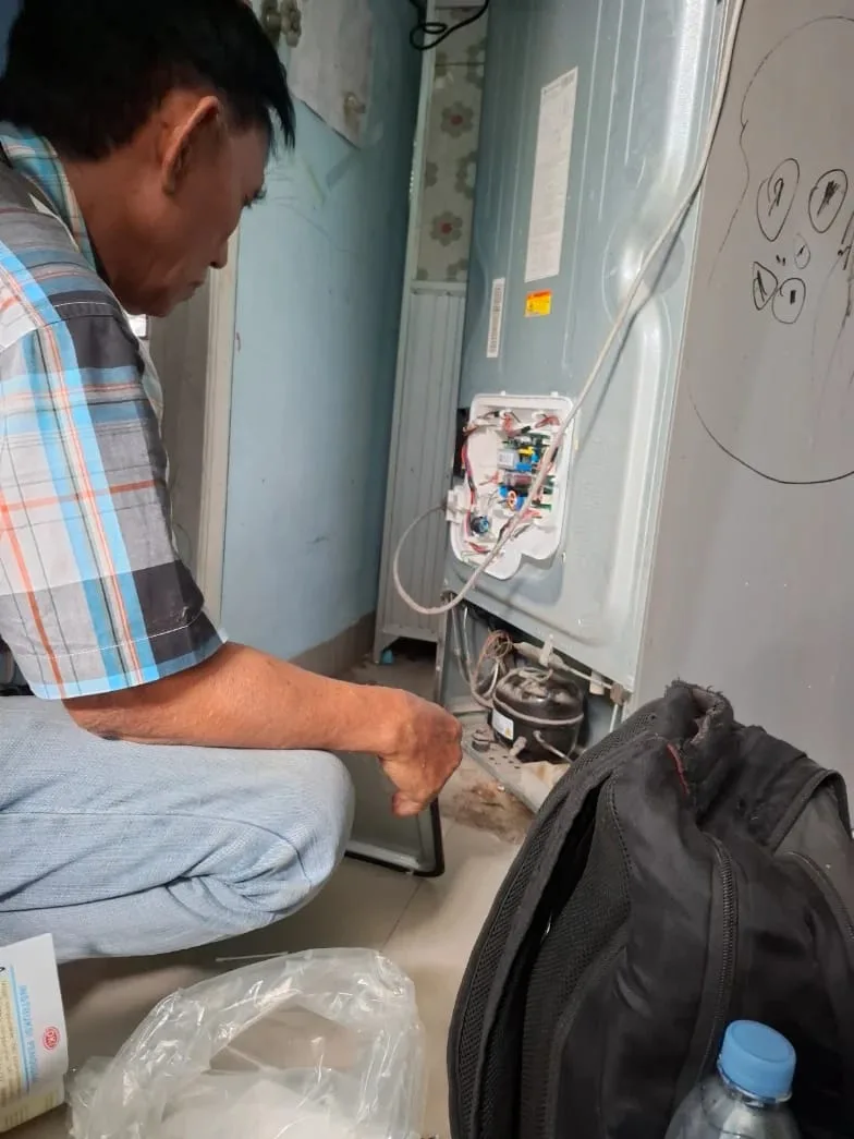 Servis Elektronik Pakde Rizal melayani jasa service elektronik Palembang untuk showcase, kulkas, TV, mesin cuci, magicom, Freezer dan pompa air - gambar 8