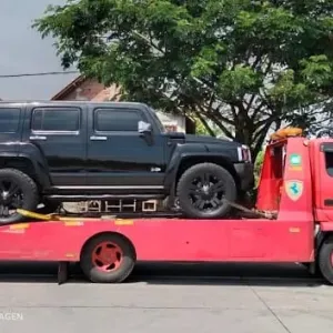 Jasa Derek Mobil dan Towing 24 Jam Solo Jawa Tengah untuk mobil mogok, kecelakaan, dan kebutuhan evakuasi kendaraan